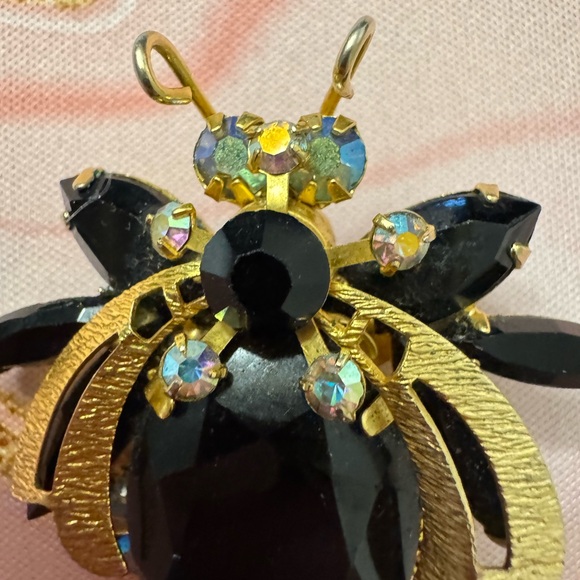 Vintage Beetle Brooch Host Pick 🥳 - Picture 5 of 6